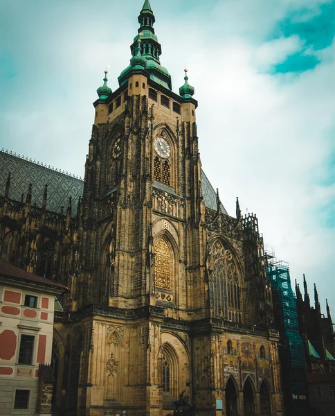 Blick auf den Veitsdom in Prag, Tschechische Republik — Stockfoto