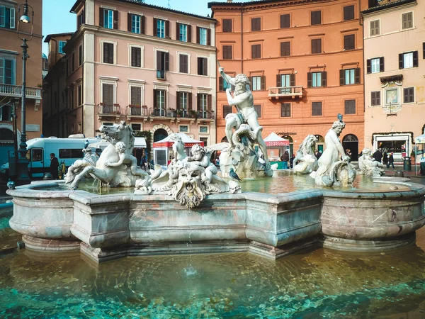 イタリア、ローマのナヴォーナ広場のネプチューンの噴水. — ストック写真