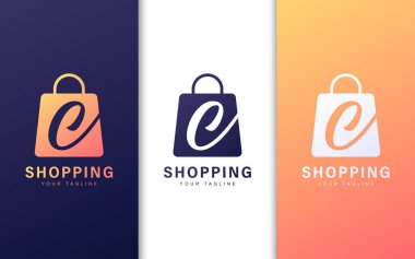 C harfi logosu modern bir konseptle alışveriş torbasında.