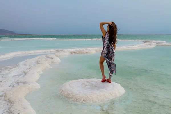 Girl at the Dead Sea — Stock Photo, Image