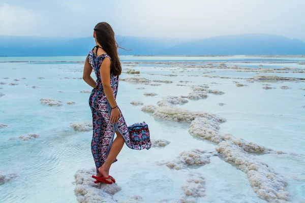 Girl at the Dead Sea — Stock Photo, Image