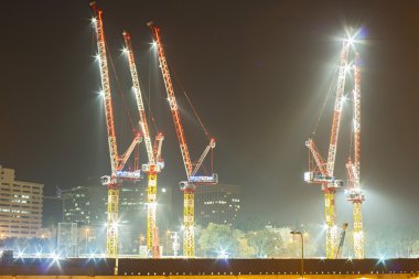 İnşaat alanında yüksek doğmak Binası