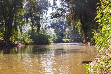 nehir kıyısında Park