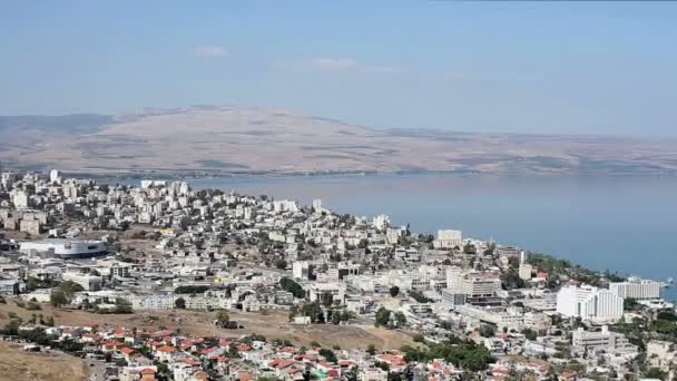 Tiberíades es una ciudad en la orilla occidental del Mar de Galilea — Vídeos de Stock