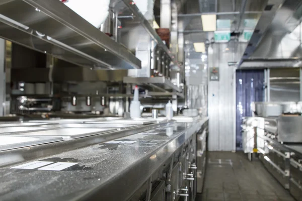 Professional kitchen , view counter in steel . Bokeh . — Stock Photo, Image