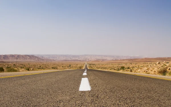 Belle route dans le désert  . — Photo
