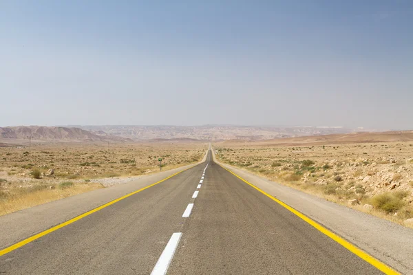 Schöne Straße in der Wüste . — Stockfoto