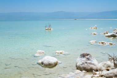 Ölü Deniz'in güzel sahil . 