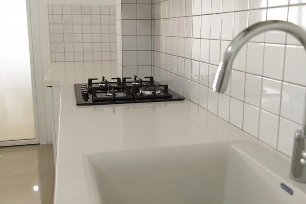 Moderne weiße Küche . — Stockfoto