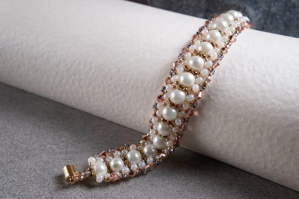 Bracelet Composé Perles Différentes Couleurs Fabriquées Main Sur Fond — Photo