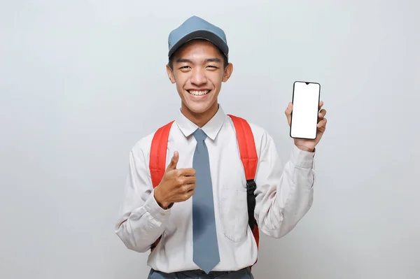 Estudiante Secundaria Con Mirada Uniforme Cámara Teh Para Mostrar Pantalla — Foto de Stock