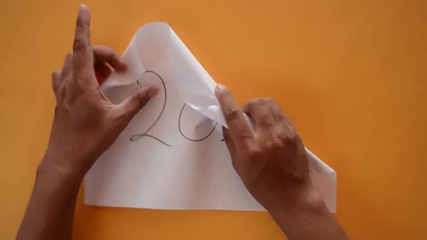 Ember Kéz Gyűrés Egy Papírlapot Hogy Írt 2020 Újévi Felbontás — Stock videók