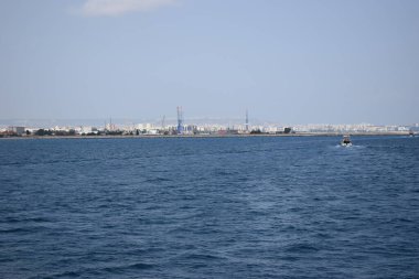 Türkiye - seyahat geçmişi. Antalya 'nın deniz manzarası. Akdeniz Antalya kıyısı yaz zamanı. Deniz arkaplanı