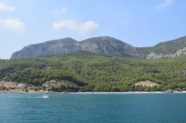Türkiye Nin Antalya Kentinde Mavi Deniz Dağların Güzel Manzarası Seyahat — Stok fotoğraf