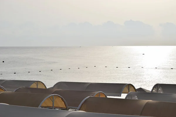 Early Morning Sandy Beach People Morning Sea Horizon Sun Loungers — Stock Photo, Image