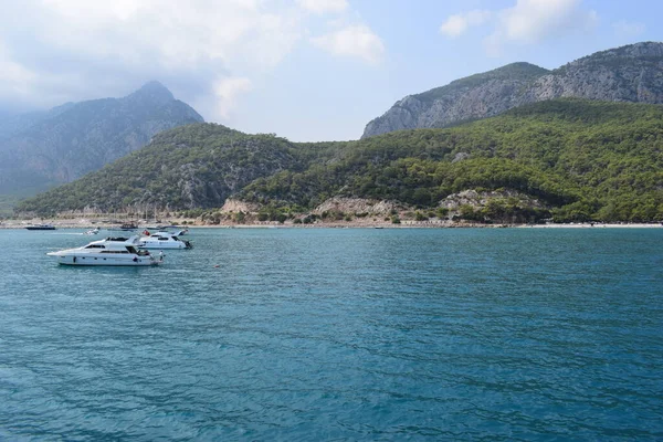 Luxury Yachts Turquoise Water Islands Sican Island Sunny Summer Day — Stok fotoğraf