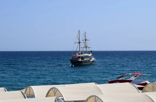 Large Sailing Ship Mediterranean Sea Pirate Style Open Sea Blue — Stock Photo, Image