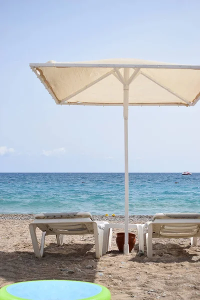 Relaxing Tropical Beach Canopy Deck Chair Beach Sea Life Preserver — Stock Photo, Image