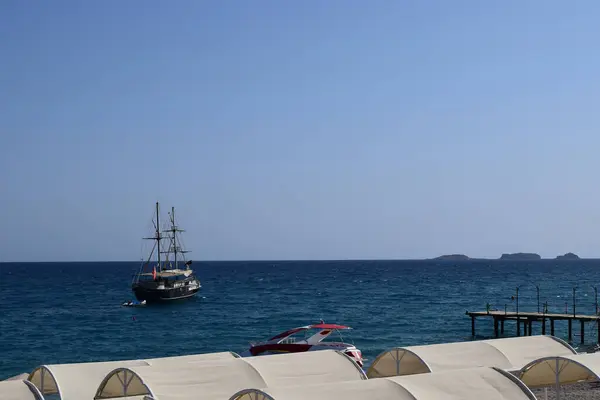 Altes Hölzernes Segelschiff Meer Blaues Wasser Blick Auf Den Horizont — Stockfoto