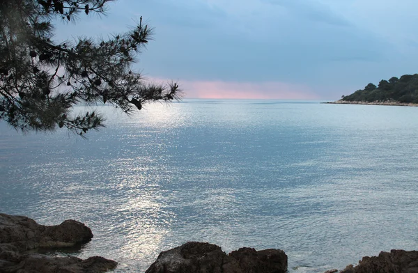 Адриатическое побережье на закате — стоковое фото