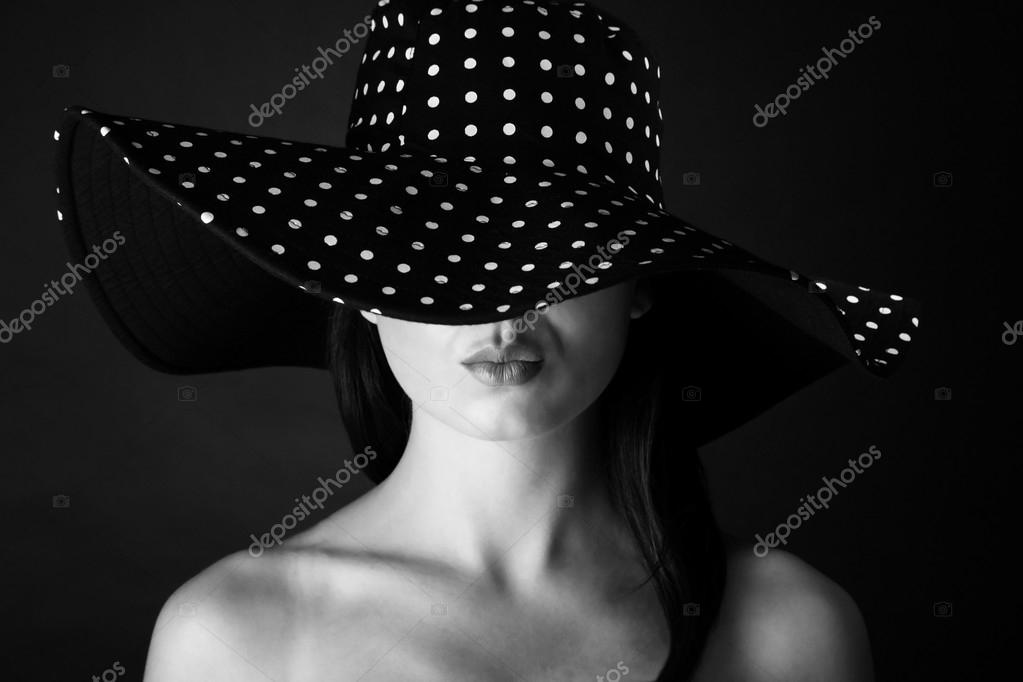 portrait femme au chapeau portrait femme au chapeau
