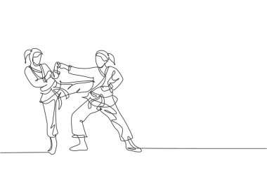 Kimonolu iki genç karatekalı kızın dojo 'da karate antrenmanı yaptığı tek sıra çizimi. Dövüş sporları eğitimi konsepti. Bir satır çizimi tasarım vektörü illüstrasyonu