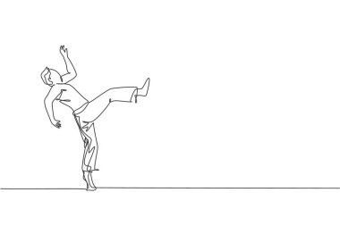 Sahilde capoeira antrenmanı yapan genç ve sportif Brezilyalı bir adamın sürekli çizdiği bir çizgi. Sağlıklı geleneksel dövüş sporu konsepti. Dinamik tek çizgi çizimi tasarım vektörü illüstrasyonu