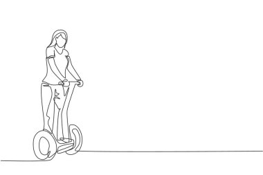 Açık hava parkında genç ve mutlu bir kadının sürekli çizdiği bir çizim. Yeşil taşıma. Gelecekteki kentsel yaşam tarzı konsepti. Dinamik tek çizgi çizimi tasarım vektörü illüstrasyonu