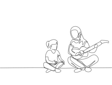 Kızına vektör illüstrasyonunda eşlik etmek için gitar çalan genç Arap annenin tek bir çizimi. Mutlu İslami Müslüman aile ebeveynliği kavramı. Modern sürekli çizgi çizimi tasarımı