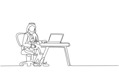 Genç İslami babanın sürekli çizdiği tek çizgi, kızını kucağında kucaklarken evden çalışıyor. Arap Müslüman mutlu aile babalığı kavramı. Bir satır çizimi tasarım vektörü illüstrasyonu