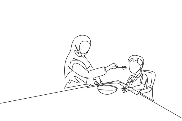 在家里用勺子给儿子喂健康食品的年轻的伊斯兰母亲单张连续画线 阿拉伯穆斯林的快乐家庭母亲的概念 趋势单行绘图设计矢量插图 — 图库矢量图片