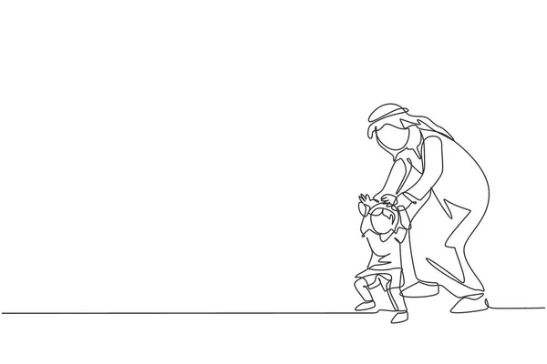 一个年轻的阿拉伯父亲牵着他儿子的手 学习走路的连续线条画 伊斯兰穆斯林快乐家庭父亲的概念 趋势单行绘图设计矢量插图 — 图库矢量图片