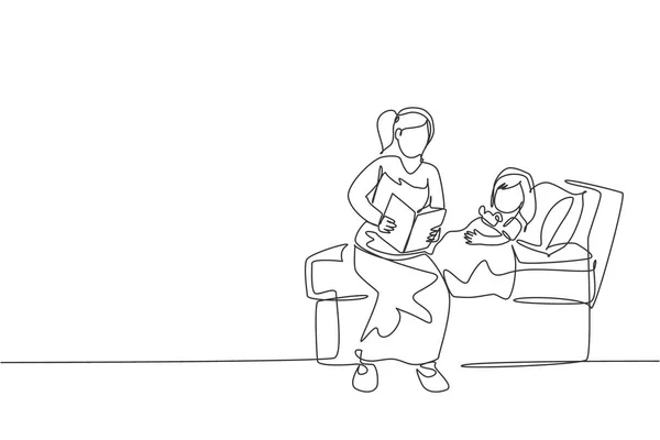 ベッドルームに座っている若いお母さんの一連の線画と 寝る前に娘に物語の本を読んでいます 幸せな家族の親の概念 ダイナミックシングルラインドローデザインベクトルイラスト — ストックベクタ