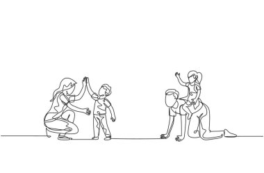 Genç anne ve babanın evde çocuklarıyla oynayıp beşlik çaktığı tek sıra çizimi. Mutlu aile ebeveynliği kavramı. Bir satır çizimi tasarım vektörü illüstrasyonu