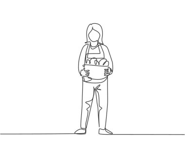 Tek sıra halinde, çiftlikte dikilen genç kadın çiftçiyi çekiyor ve içi meyve dolu sepeti getiriyor. Çiftçilik minimalizmi. Dinamik bir çizgi çizer grafik tasarım vektörü çizer.