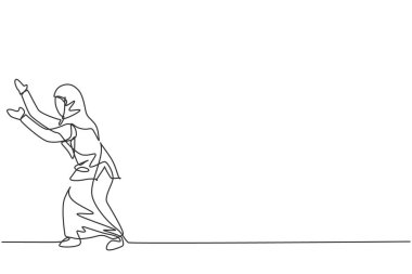 Tek sıra halinde, genç ve zeki bir Arap iş kadını pozisyonunu korumak için duvarı zorluyor, mecazi anlamda. İş büyümesi asgari konsept. Aralıksız çizgi çizimi tasarım grafik vektör çizimi