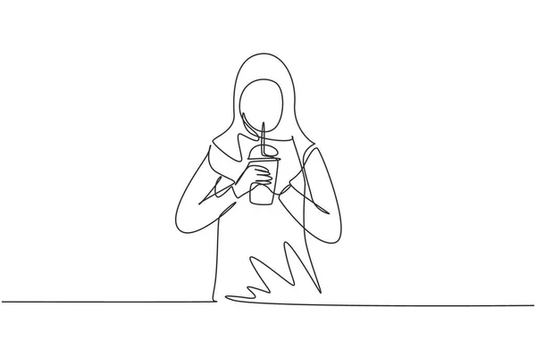 Single One Line Drawing Beautiful Arab Woman Hold Plastic Cup — Stockový vektor