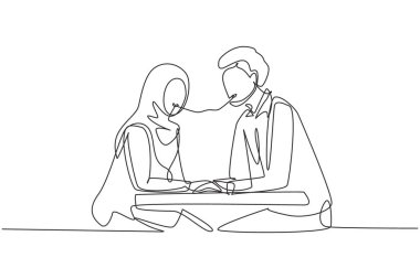 Continuous one line drawing young Arabian couple eating spaghetti together. Celebrate anniversaries and enjoy romantic dinner at modern restaurant. Single line draw design vector graphic illustration