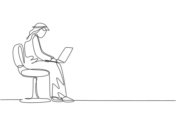 Continuous One Line Drawing Young Arabian Man Laptop Sitting Chair —  Vetores de Stock