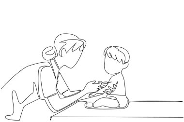 Tek sıra halinde oturan kız bebeğe kadın doktor iğnesi yapıyor. Tüberkülozu önleme çabaları. Sağlıklı yaşam. Ulusal Güvenlik İlaç Günü. Bir çizgi tasarımı vektör illüstrasyonu