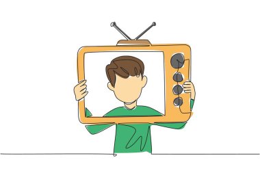 Tek sıra halinde elinde kartondan yapılmış eski bir televizyon tutan bir çocuk. Kanallar uzaktan kumandası olmadan elle değiştiriliyor. Analog televizyon. İçerideki televizyon. Devamlı çizgi tasarımı grafik çizimi