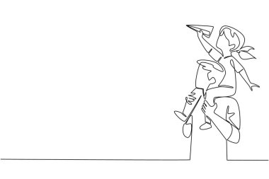 Tek sıra halinde, kızını omuzlarında taşıyan bir baba ve kağıttan uçak tutan bir çocuk. Oyuncak uçak yaptım. Uluslararası Erkek Günü. Devamlı çizgi tasarımı grafik çizimi