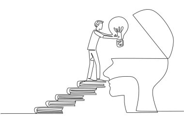 Bir adam yürürken tek bir çizgi çizer ve büyük bir ampulü açık bir kafanın siluetine doğru taşır. Yaratıcı hafıza işe yarıyor. Ulusal Yaratıcılık Günü. Devamlı çizgi tasarımı grafik çizimi