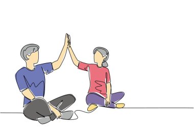 Tek sıra halinde bir çift büyükanne ve büyükbaba fitness maçı yapıyor. Yaşlanmak, sağlıklı kalmak. Ulusal Sağlık ve Spor Günü. Devamlı çizgi tasarımı grafik çizimi