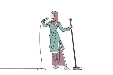 Ayakta mikrofon tutarken ve poz verirken günlük kıyafetlerle şarkı söyleyen Arap bir kadın çiziyor. Bir divanın performansı. Ulusal Şarkı Söyleme Günü. Tek çizgi çizimi tasarım vektör çizimi