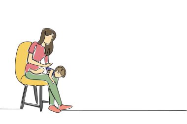 Sandalyeye oturan bir annenin sürekli çizdiği tek çizgi bebeğini kucağına koyar ve sırtını sıvazlar. Yemek yerken boğulmak. Kazayla oldu. Ulusal Heimlich Manevra Günü. Bir çizgi tasarımı vektör illüstrasyonu