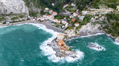 Erchie 'nin hava görüntüsü Amalfi Sahil Köyü' nde. Yüksek kalite fotoğraf