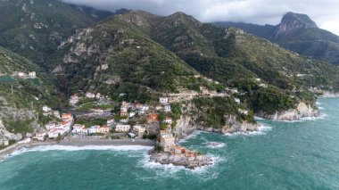 Erchie 'nin hava görüntüsü Amalfi Sahil Köyü' nde. Yüksek kalite fotoğraf