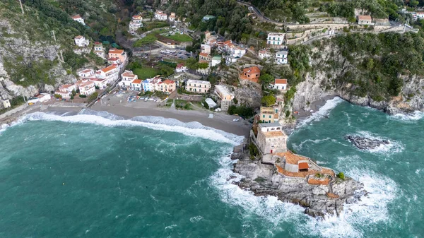 Erchie 'nin hava görüntüsü Amalfi Sahil Köyü' nde. Yüksek kalite fotoğraf