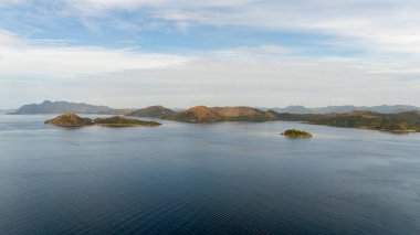 Cennet adası, Coron, Palawan, Filipinler 'deki Banol Plajı' nın insansız hava aracı görüntüsü. Tropikal seyahat noktası. Yüksek kalite fotoğraf